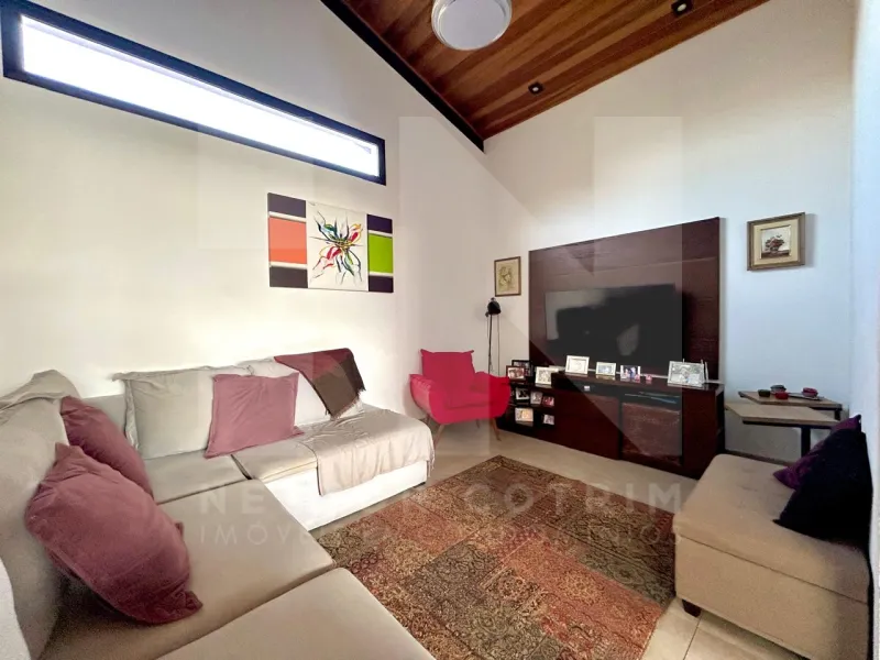 CASA CONTEMPORÂNEA NO CONDOMÍNIO CAMPOS DE SANTO ANTÔNIO 2, EM ITU SP