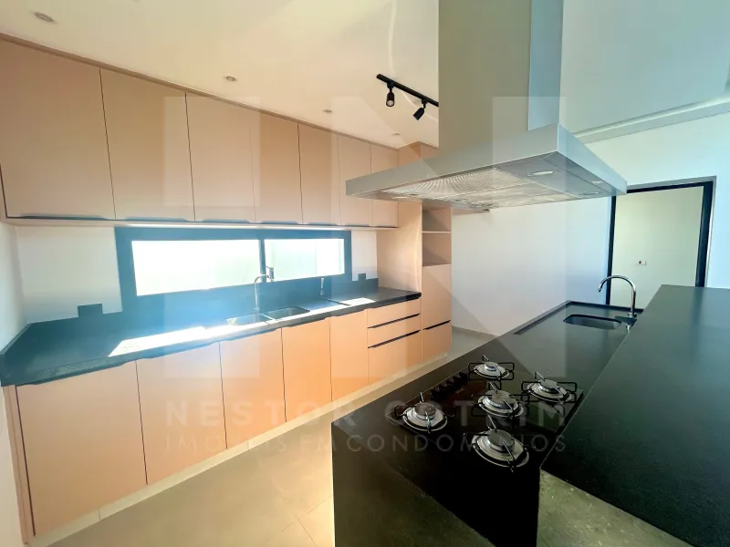 LINDA CASA COM 4 SUÍTES NO CONDOMÍNIO CAMPOS DE SANTO ANTÔNIO 2, EM ITU
